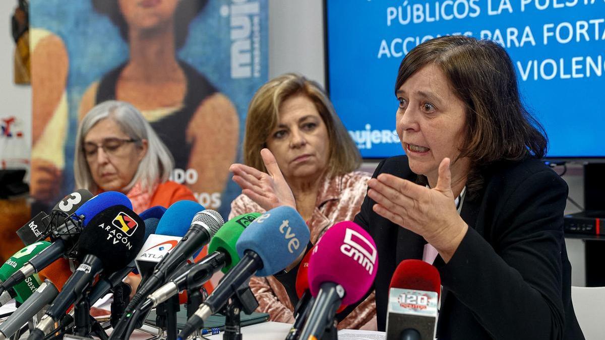 Rueda de prensa de varias organizaciones feministas.