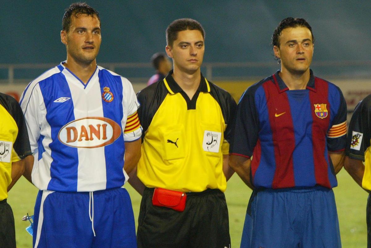 L’àrbitre Jesús Téllez, amb Soldevilla i Luis Enrique a la final de la Copa Catalunya.