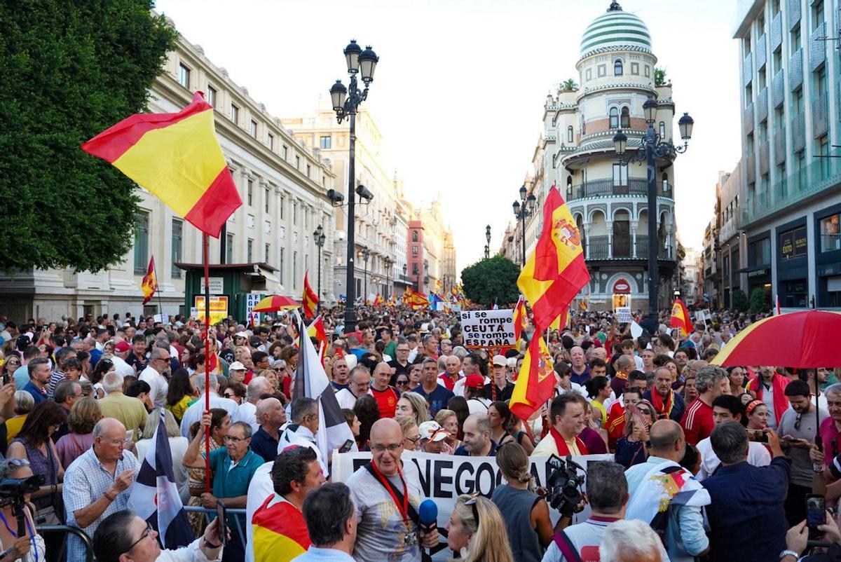 Las imágenes de la manifestación en Sevilla en apoyo a la población ceutí