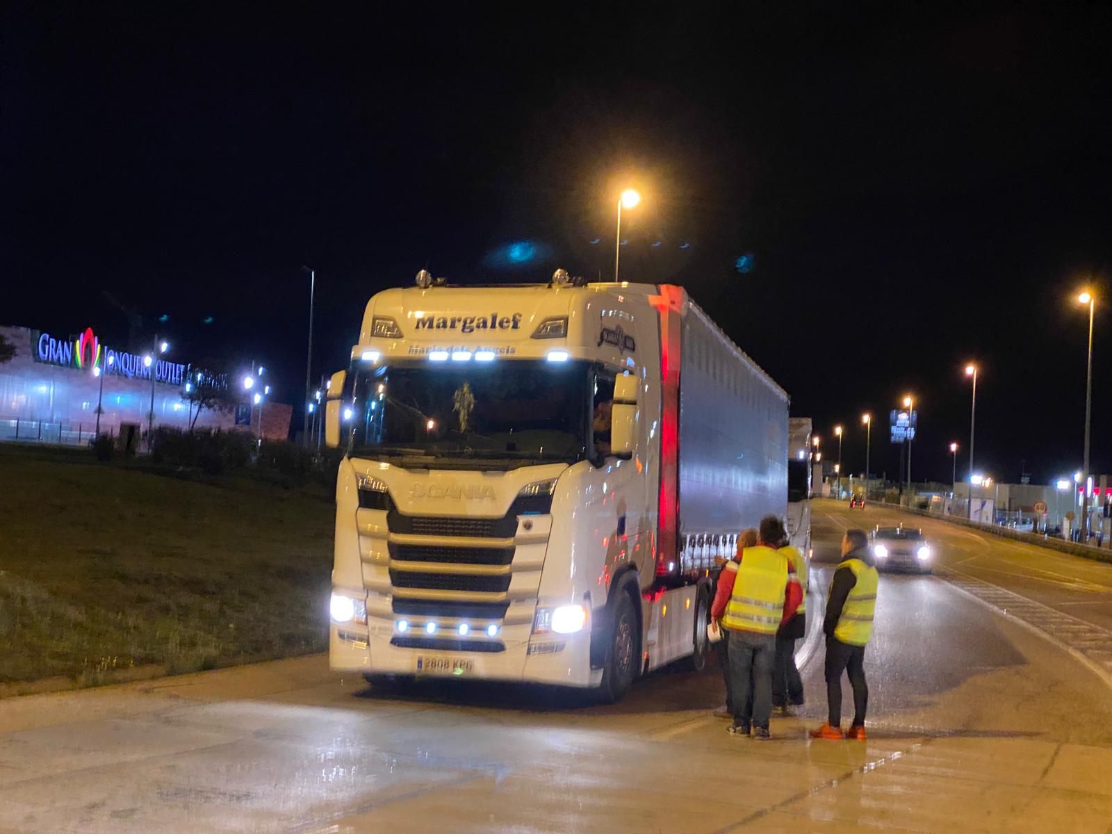 Piquets a La Jonquera per la vaga dels transportistes