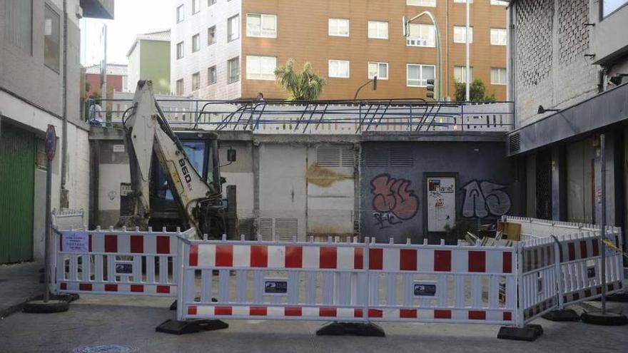 Obras para la instalación del ascensor que conecte Ramón Cabanillas con la avenida de Arteixo. carlos pardellas