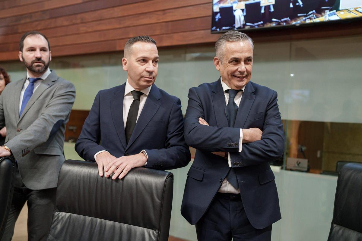 Diputados de Vox en la Asamblea de Extremadura, durante la sesión constitutiva.