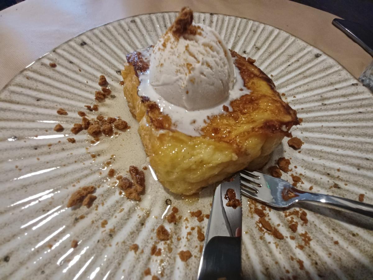 Torrija con helado de Casa Luis.