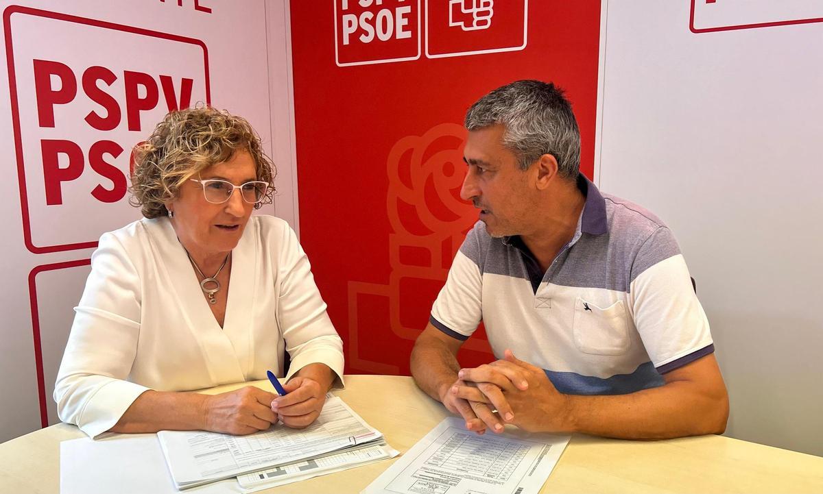El edil socialista Eduardo Rodriguez junto a Ana Barceló