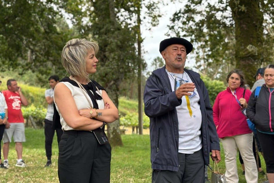 Participantes en la ruta por la Vía Mariana luso-galaica, a su paso por Valga.