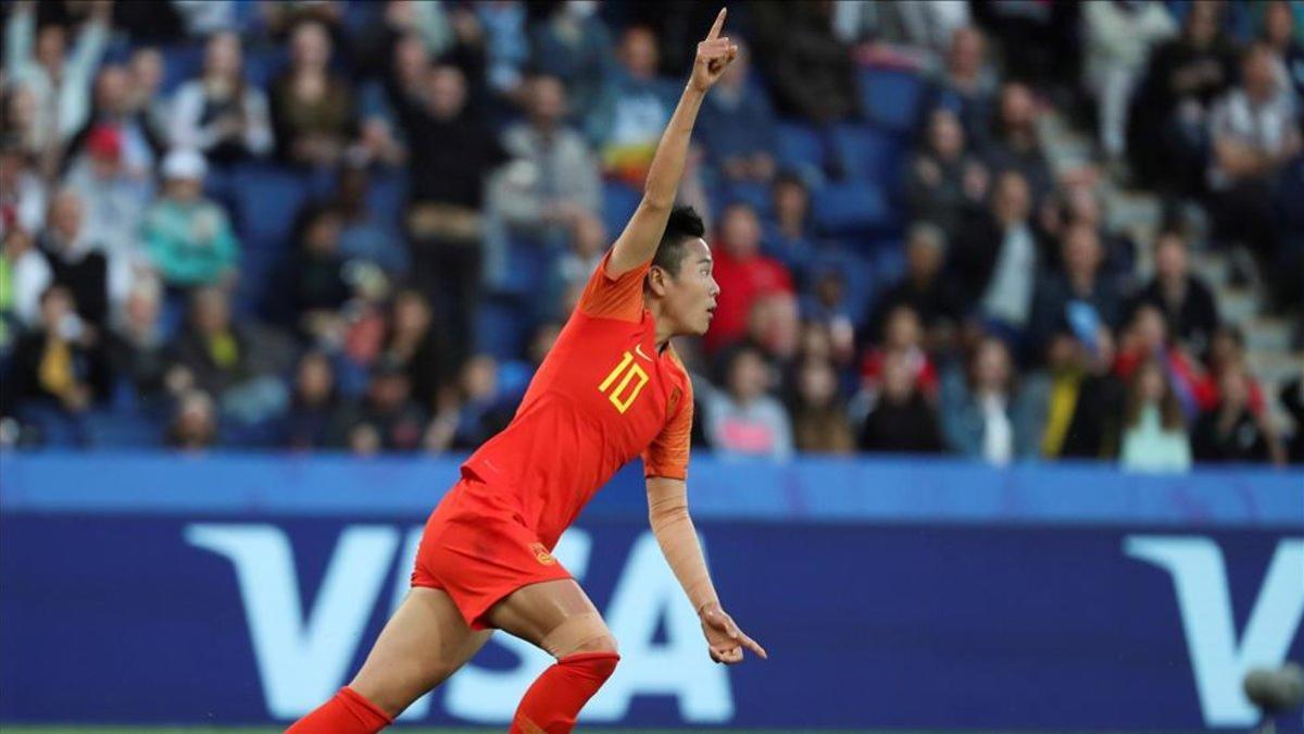 Li Ying celebra su gol