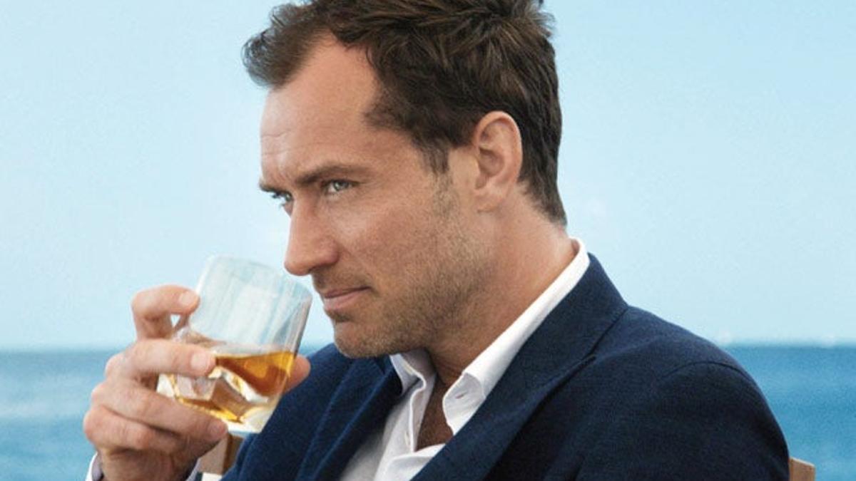 Jude Law, entre whisky y apuestas