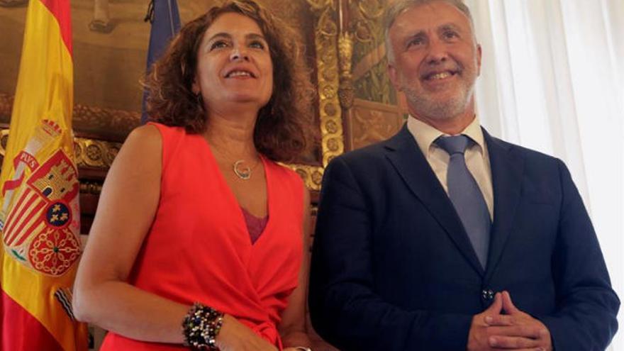 La ministra María Jesús Montero con el presidente Ángel Victor Torres la pasada semana.