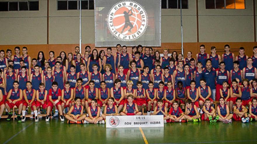 El Nou Bàsquet Alzira cuenta con alrededor de 140 jugadores y jugadoras repartidos en 13 categorías.