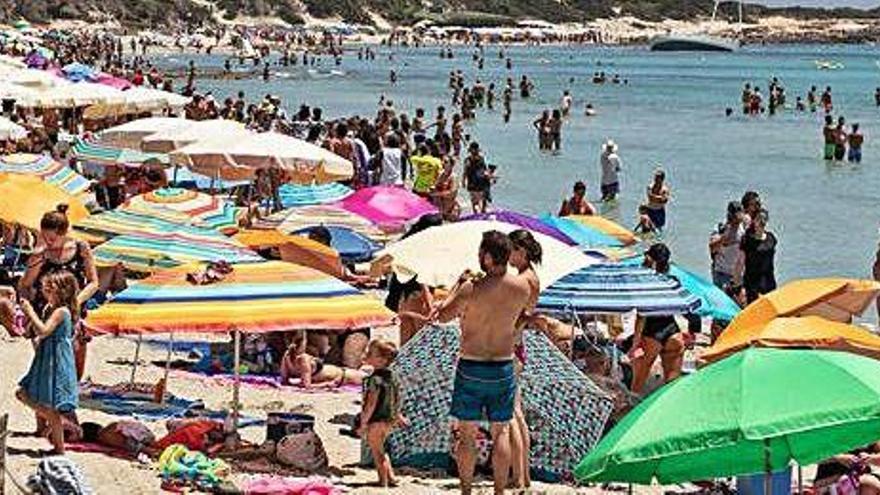 Imagen de archivo de la playa de ses Salines.