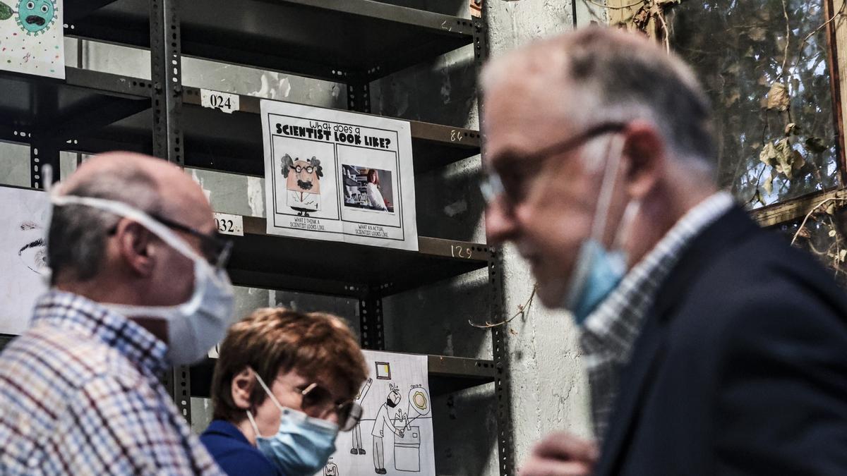 Los héroes de los escolares asturianos llevan bata y crearon las vacunas del covid