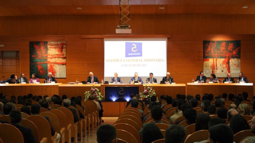 La Asamblea General de Cajalmendralejo respalda por unanimidad el informe de gestión y sus cuentas anuales