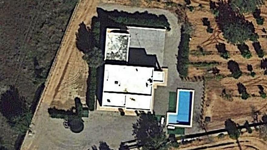 La casa y la piscina de Cardona, en una vista aérea. | GOOGLE MAPS