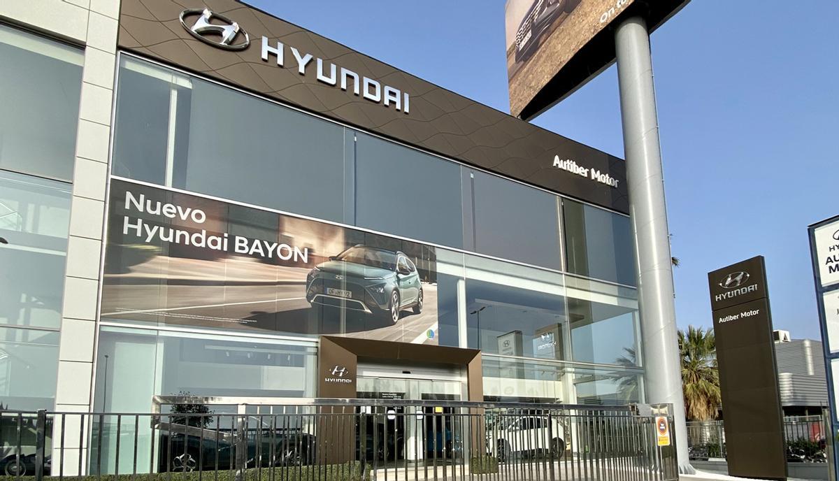 Hyundai Autiber Motor cuenta con instalaciones en el Parque Alban (Burjassot), en la vía de servicio de la carretera de Madrid en Quart de Poblet y en la calle Literato Azorín, en el centro de València.