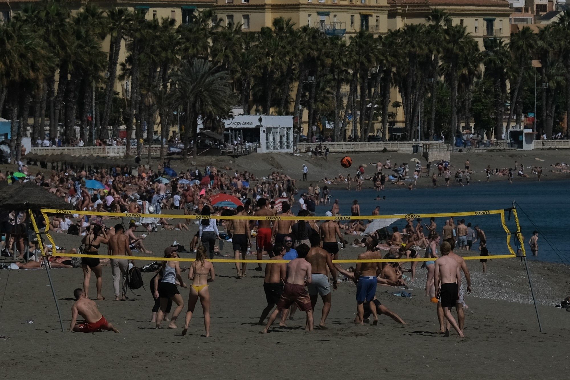 30 grados en Málaga capital este sábado y las playas llenas