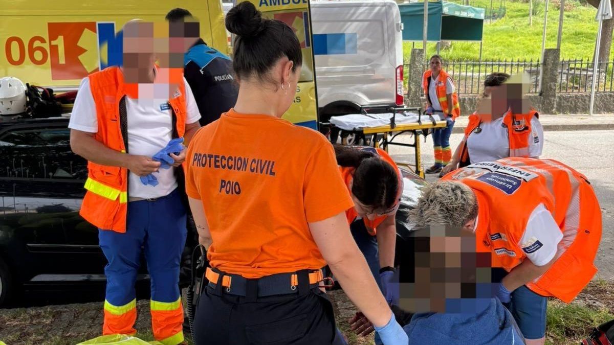 Efectivos del 061 y de Protección Civil de Poio