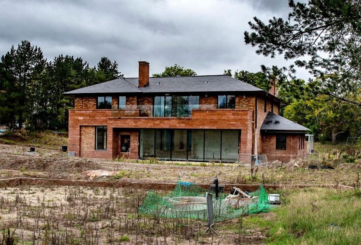 MArcus Rashford ve como su proyecto de casa en Inglaterra no termina de arrancar.