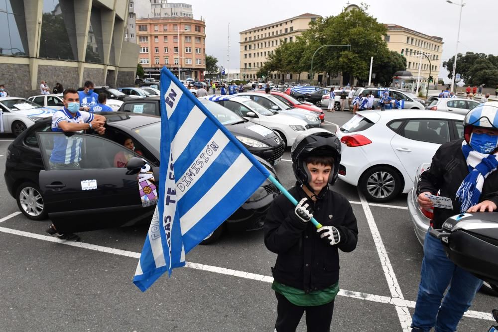 La caravana en defensa del Deportivo colapsó el tráfico en varios puntos de A Coruña.