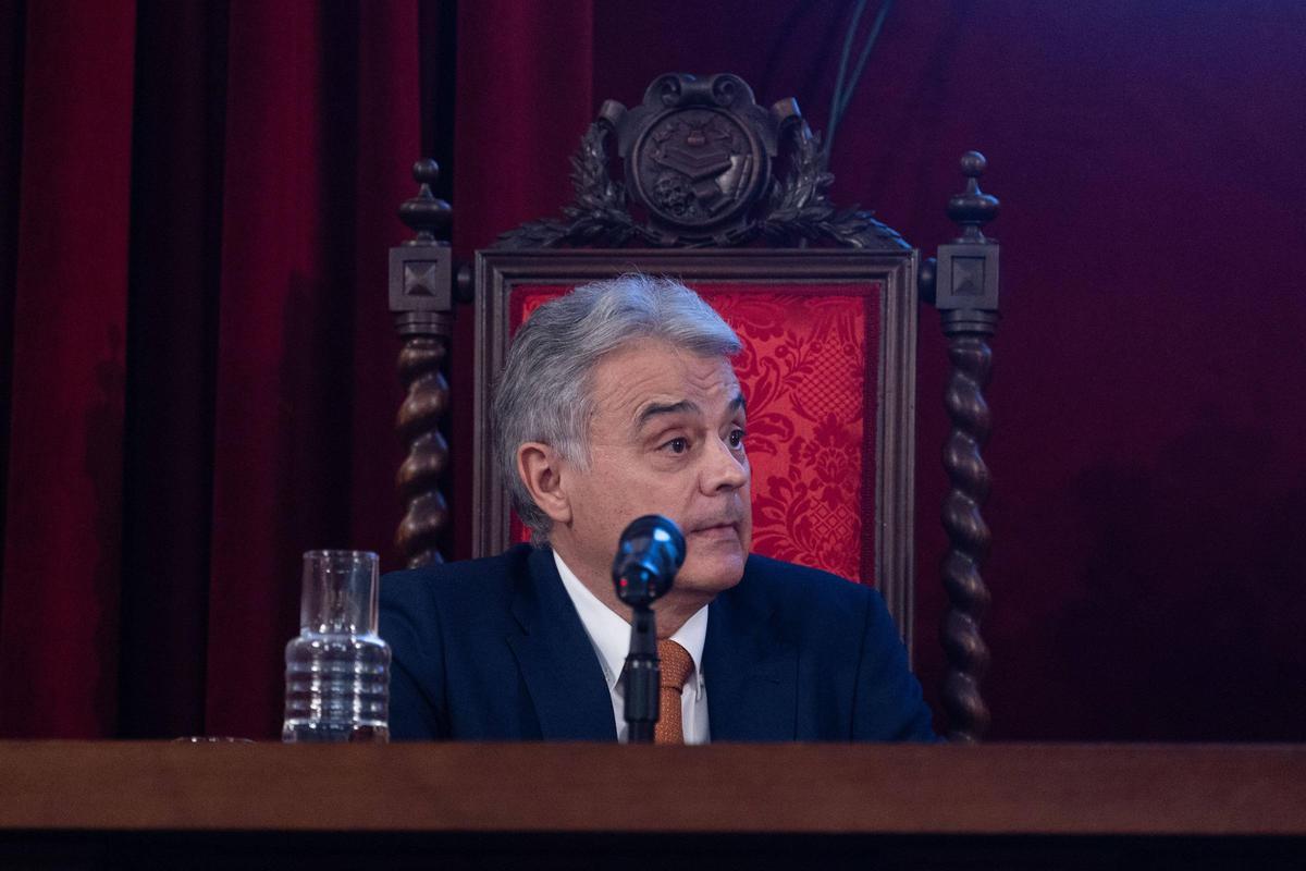 Francisco Muñoz, decano de la Facultat d'Economia de la Universitat de València, durante la ceremonia.