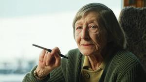 La escritora Torborg Nedreaas, autora de Detrás del armario, el hacha.