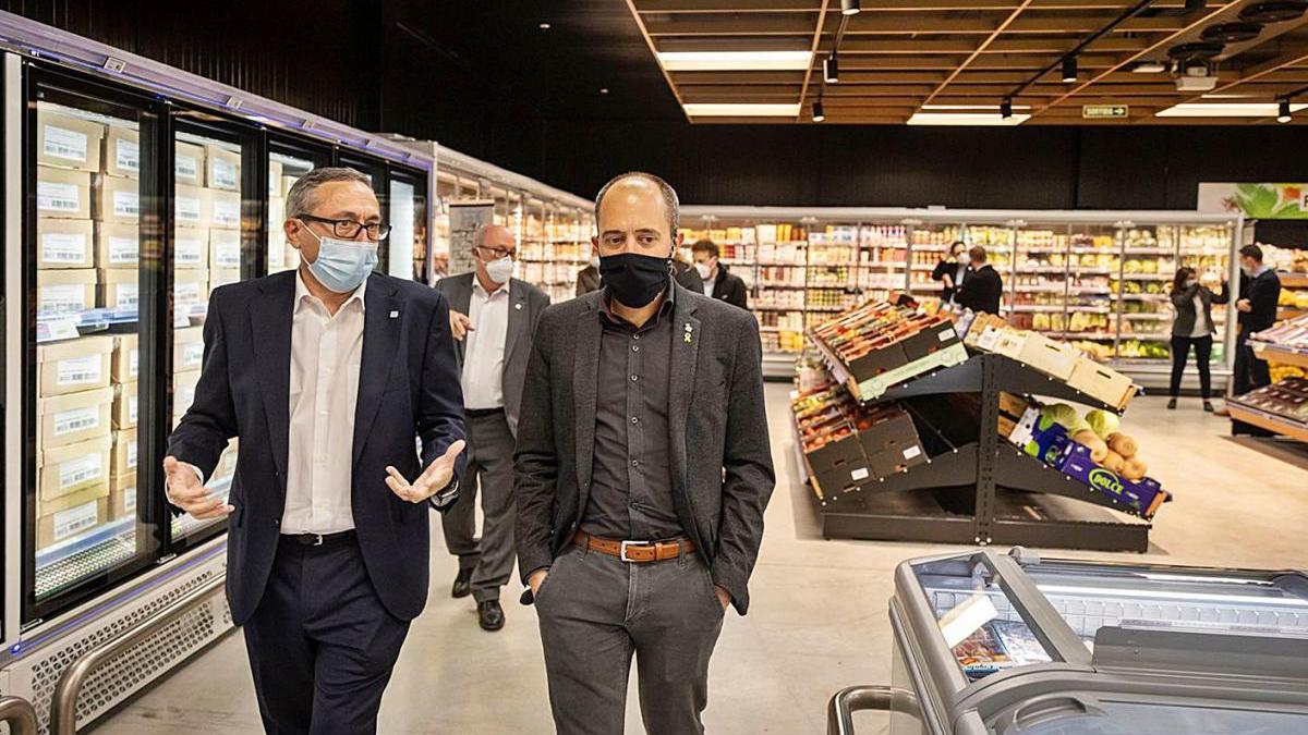 L&#039;alcalde de Manresa, Marc Aloy, en la seva visita al nou Gros Mercat