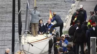 Juan Carlos I sale a navegar por la ría de Pontevedra