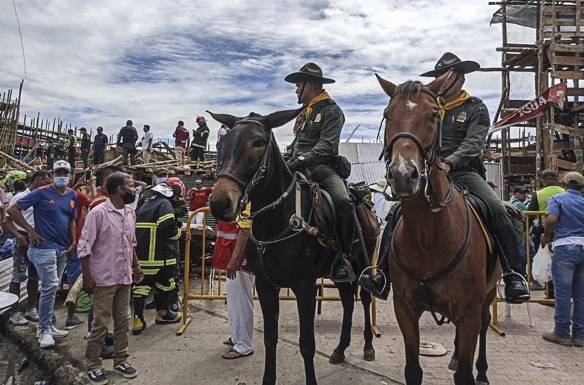 Trágico derrumbe de una grada en una plaza de toros en Colombia: al menos cuatro muertos y decenas de heridos