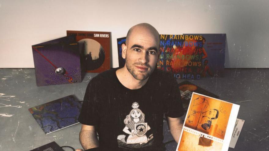 Xan Campos, rodeado de vinilos. | // IVANA PARDAL