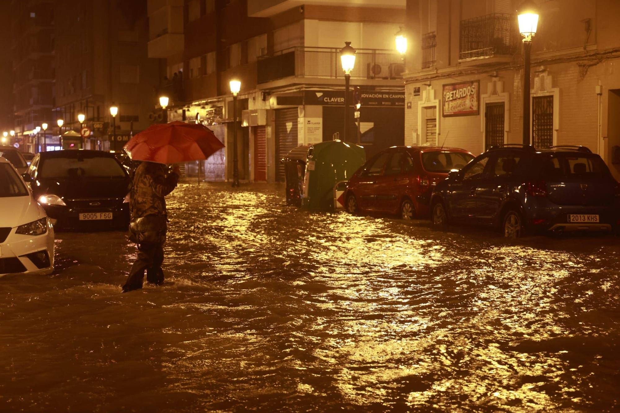 Las lluvias torrenciales descargan con fuerza sobre Valencia