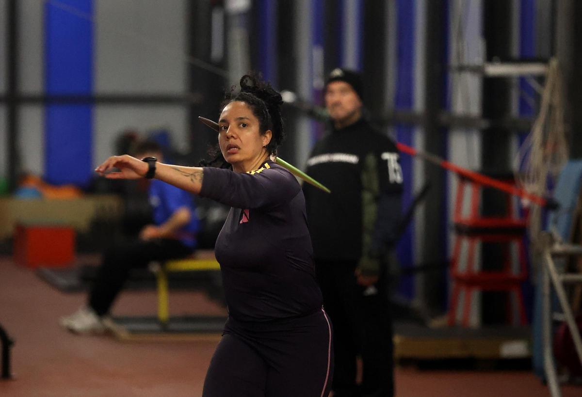 Yulenmis Aguilar se reencuentra con la jabalina en A Coruña