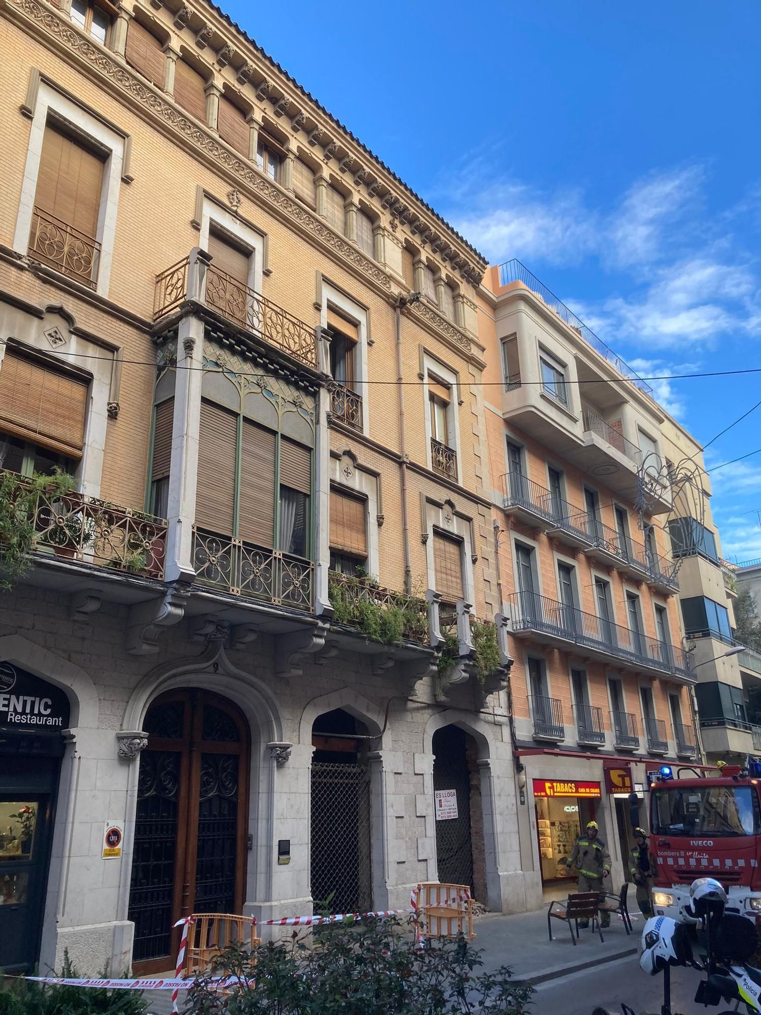 L&#039;edifici de Figueres on ha tingut lloc el despreniment.