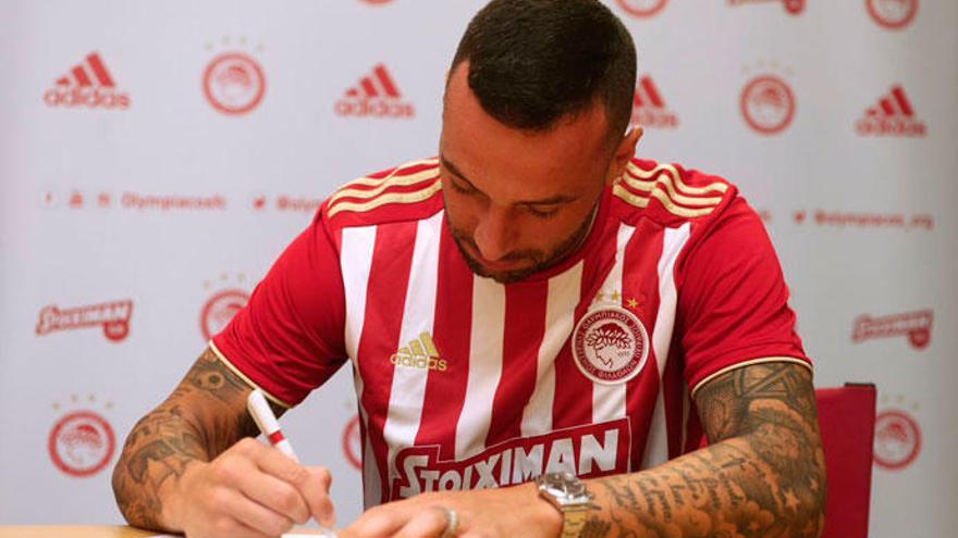 Guilherme firma su contrato con Olympiacos.