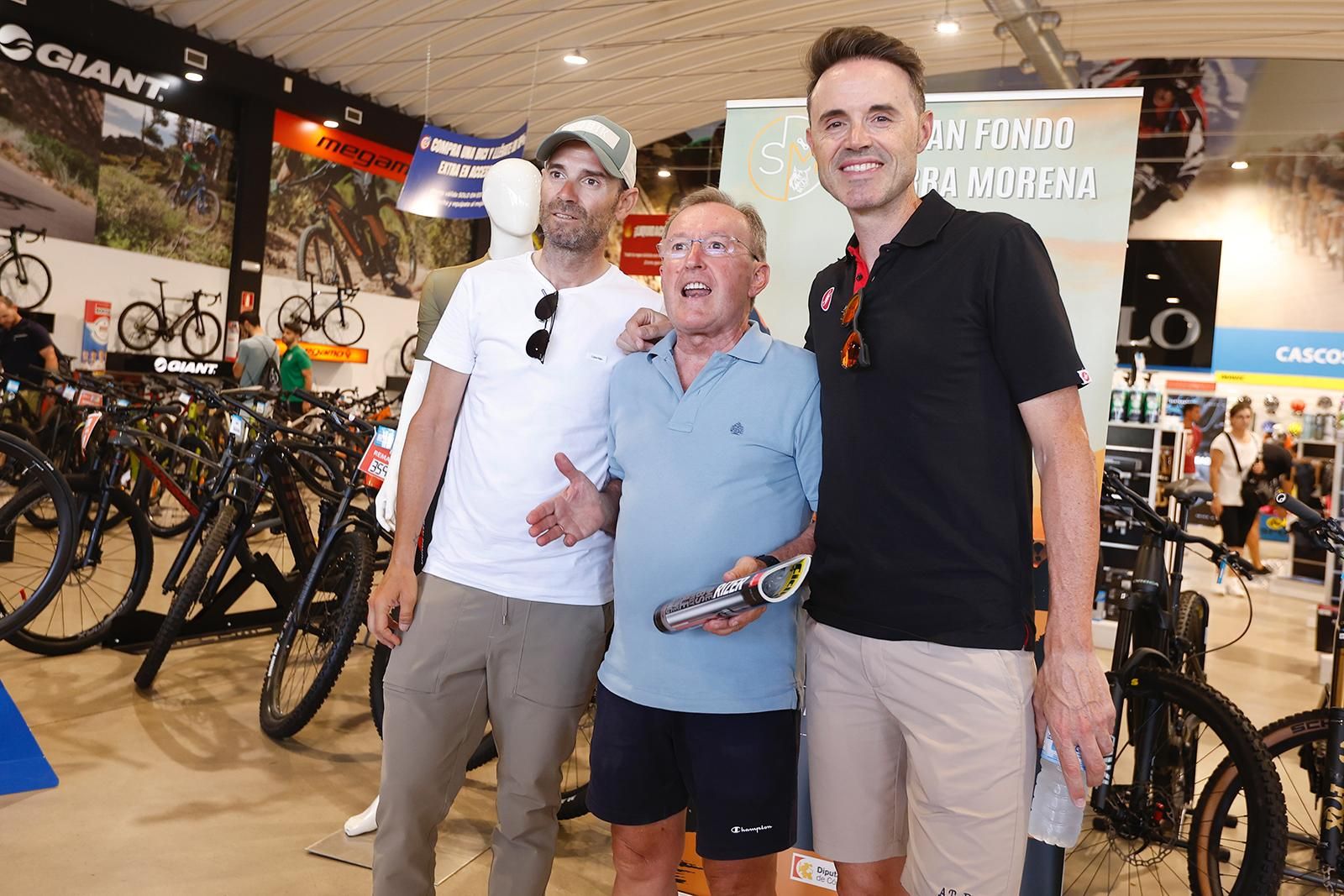 La recogida de dorsales de la Gran Fondo Sierra Morena en imágenes