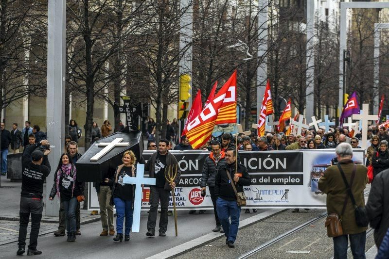 Centenares de personas piden en Zaragoza una garantía de empleo para los trabajadores de la térmica de Andorra