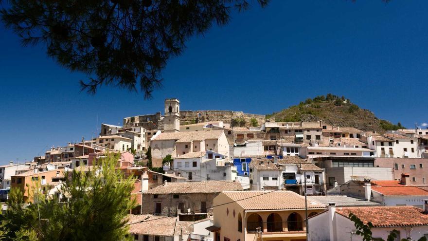 Finalista a &quot;Pueblo del Año&quot;: Planes, el encanto del misterio en medio de un paraíso de naturaleza