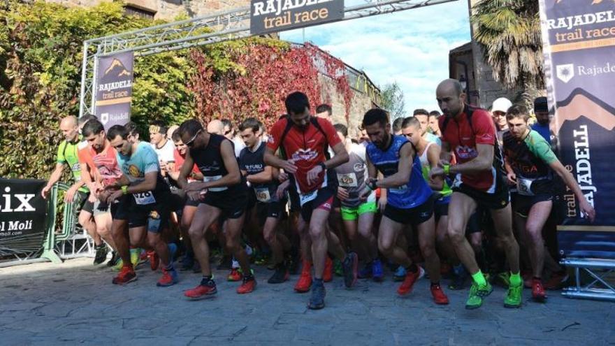 Sortida de la tercera edició de la Rajadell Trail Race de la plaça de l´Església