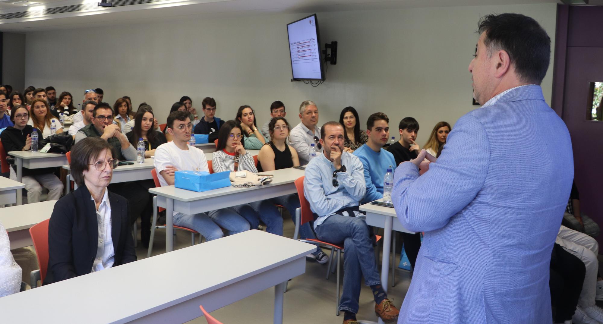 Ricardo Martín, durante la presentación del grado de Enfermería