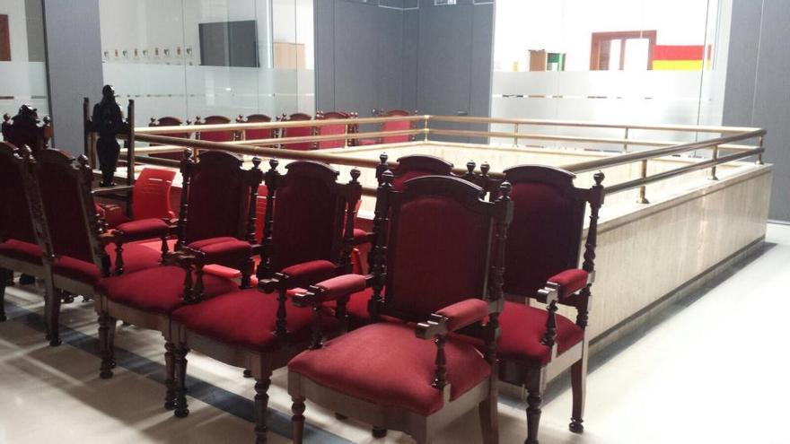 Almoradí compra sillas de más de 400 euros para los concejales y la alcaldesa