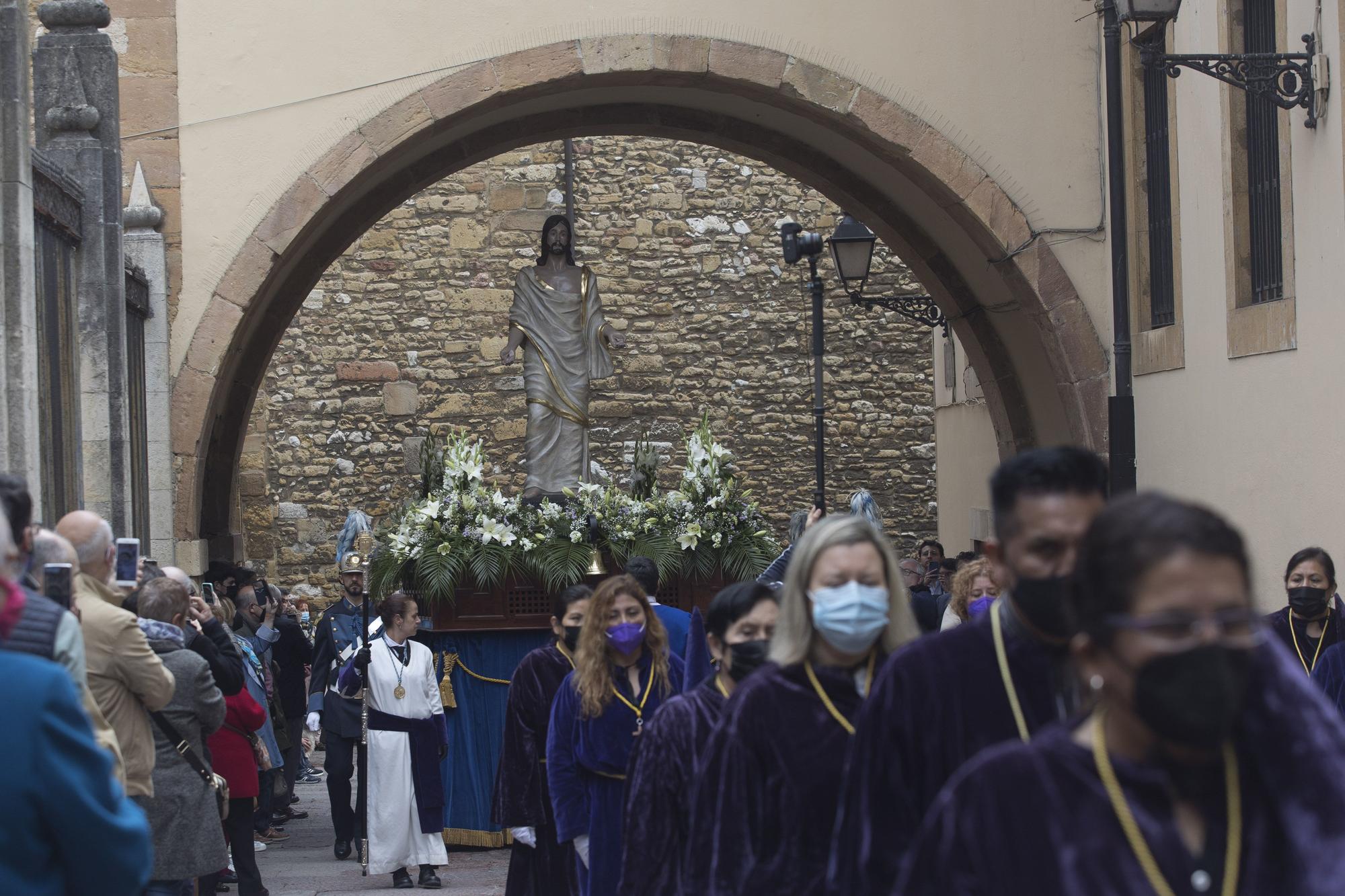 EN IMÁGENES: Así fue la misa de resurreción y proceción del Resucitado en Oviedo