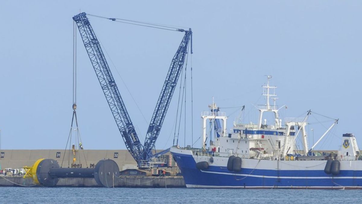 Botadura del dispositivo respaldado por Wedge Global en el Puerto de Las Palmas, antes de ser trasladado a la Plocan en 2014.