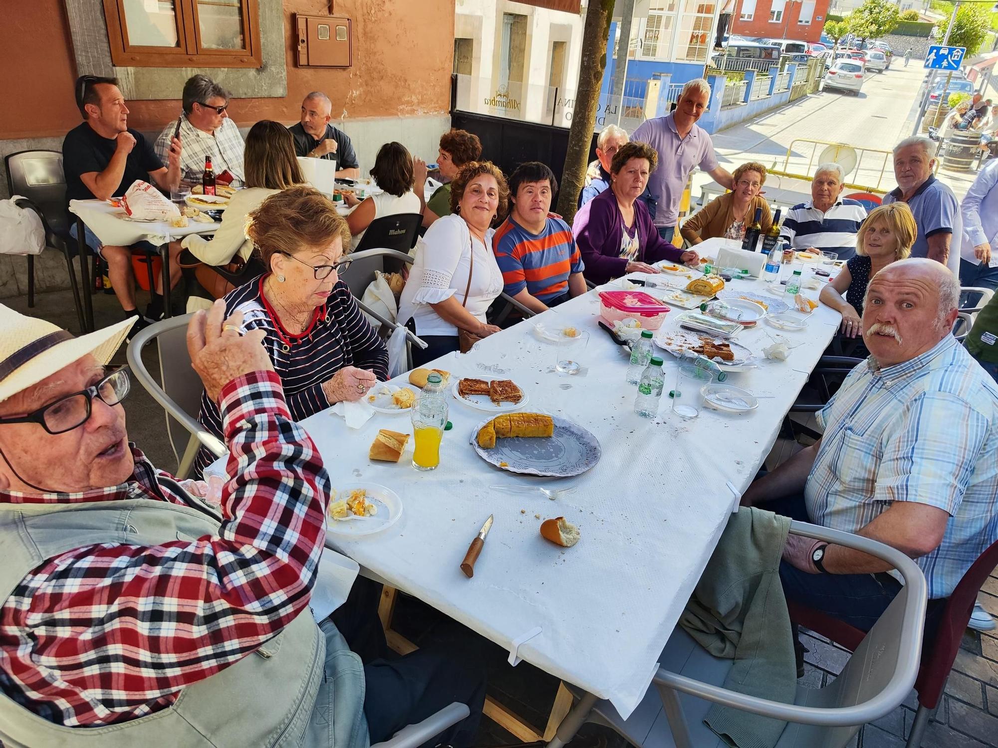 Pravia vive una comida en la calle de récord