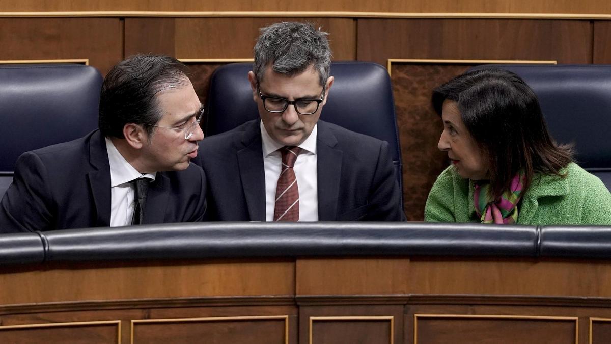 Albares, Bolaños y Robles.Comparecencia de Pedro Sánchez en el Congreso de los Diputados.