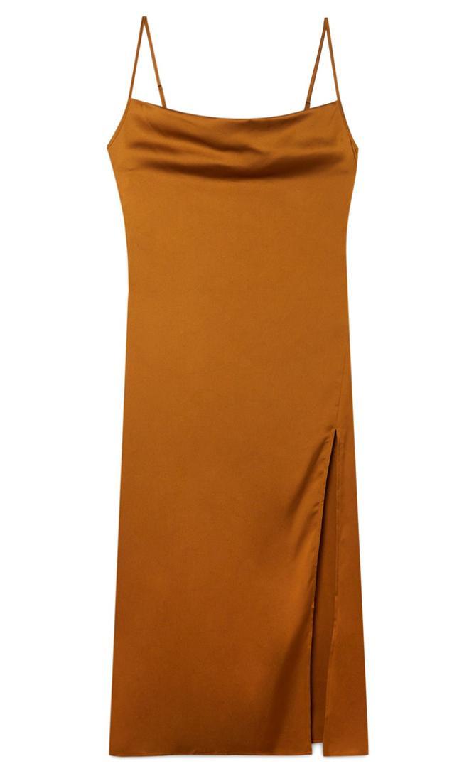 Vestido midi lencero camel, de Stradivarius