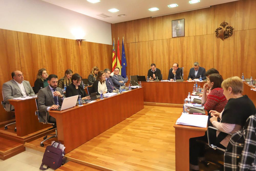 Imágenes del último pleno ordinario del Ayuntamiento de Orihuela en 2018