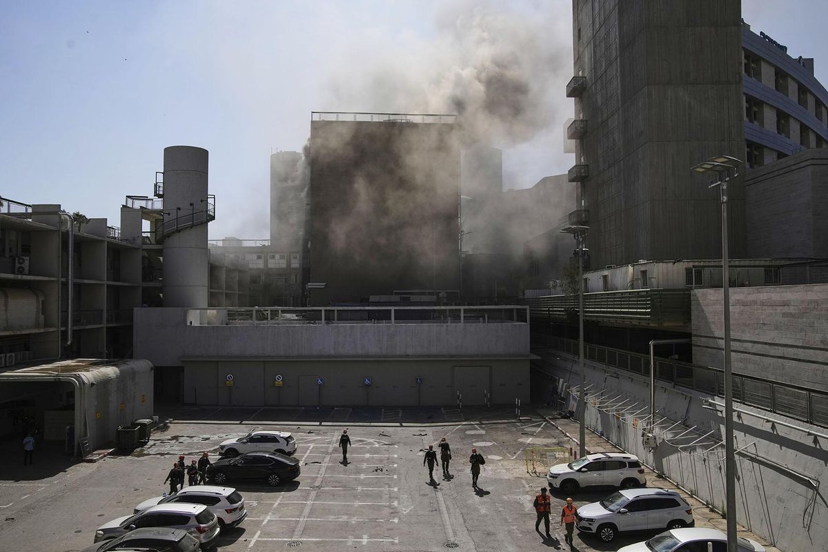 Un misil iraní impacta contra el hospital de Soroka en el sur de Israel