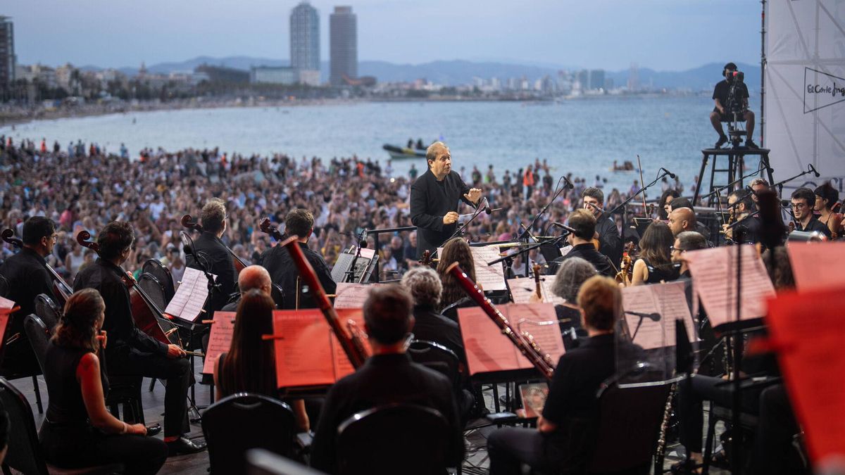Más de 30.000 personas vibran en el segundo día de Clàssica a la Platja en la Barceloneta