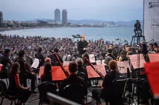 Más de 30.000 personas vibran en el segundo día de Clàssica a la Platja en la Barceloneta