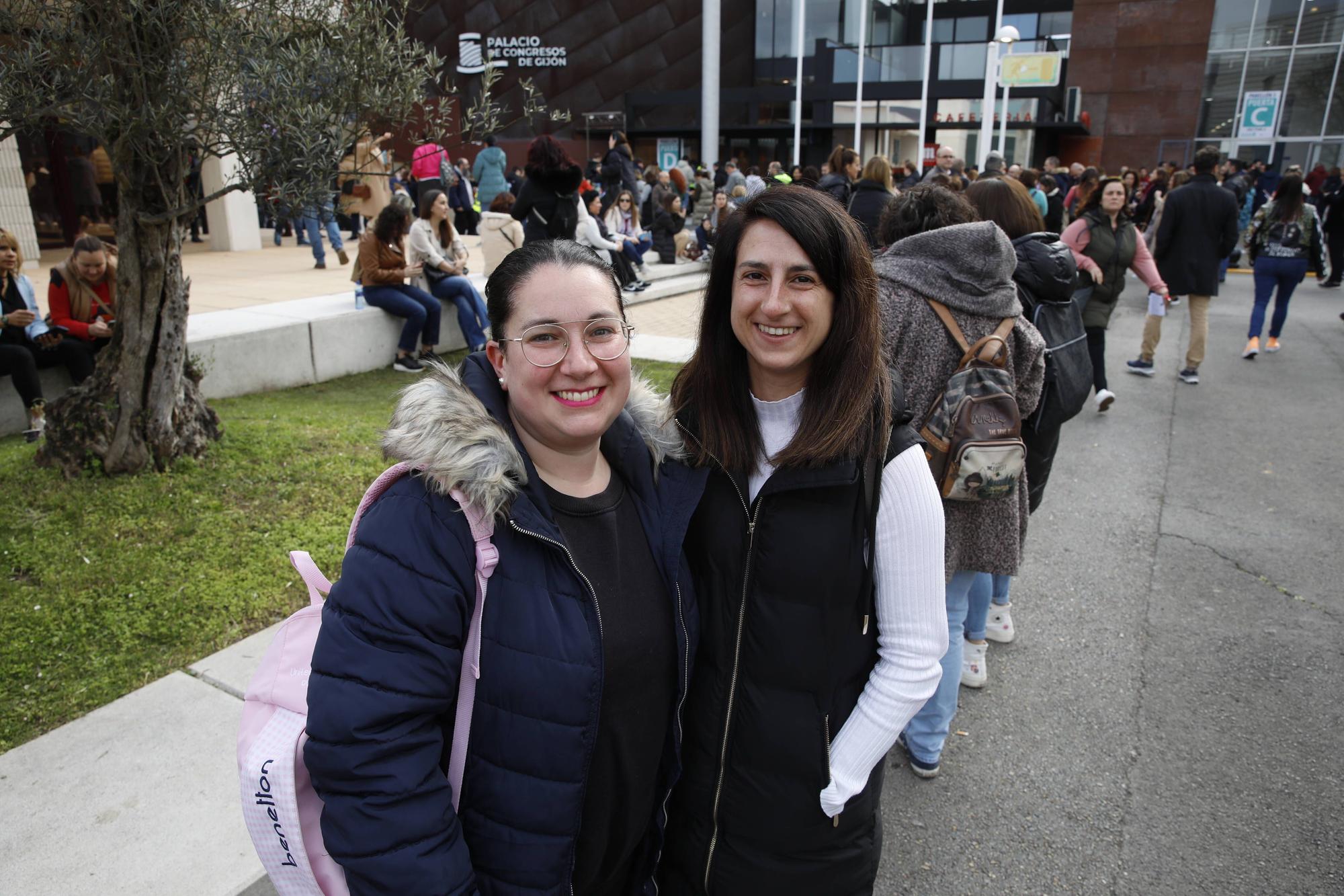 Miles de personas participan en la macrooposición de la sanidad pública asturiana.