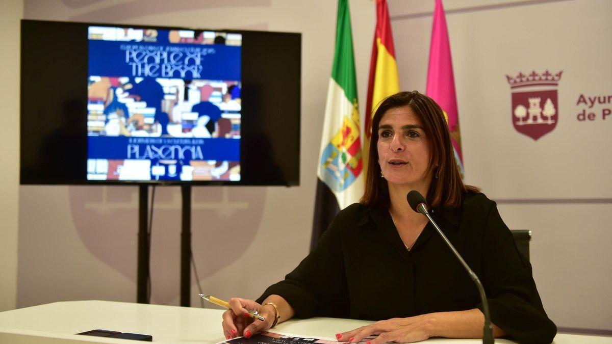 Belinda Martín, que ha explicado la campaña de desratización y desinsectación en Plasencia.
