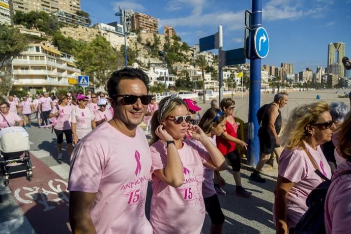 Marcha contra en cáncer de mama en Benidorm